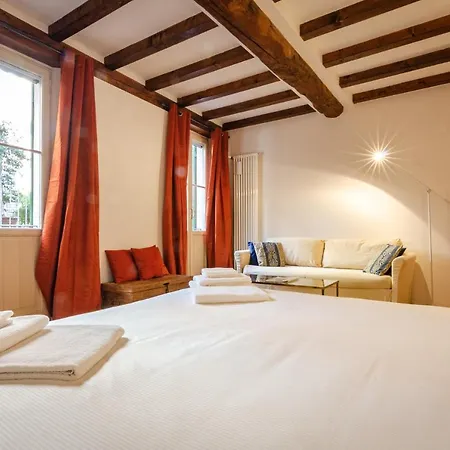 Lele Suite, In Centro Storico Appartement *